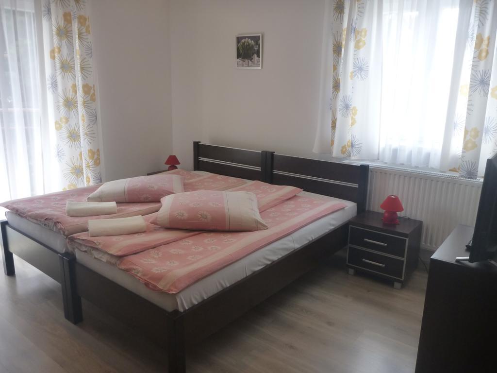 Osrodek Wypoczynkowy Nad Stawem - Holiday Resort By The Lake - Erholungsheim Am See - Prazdninovy Dum U Jezera Кудова-Здрой Екстериор снимка