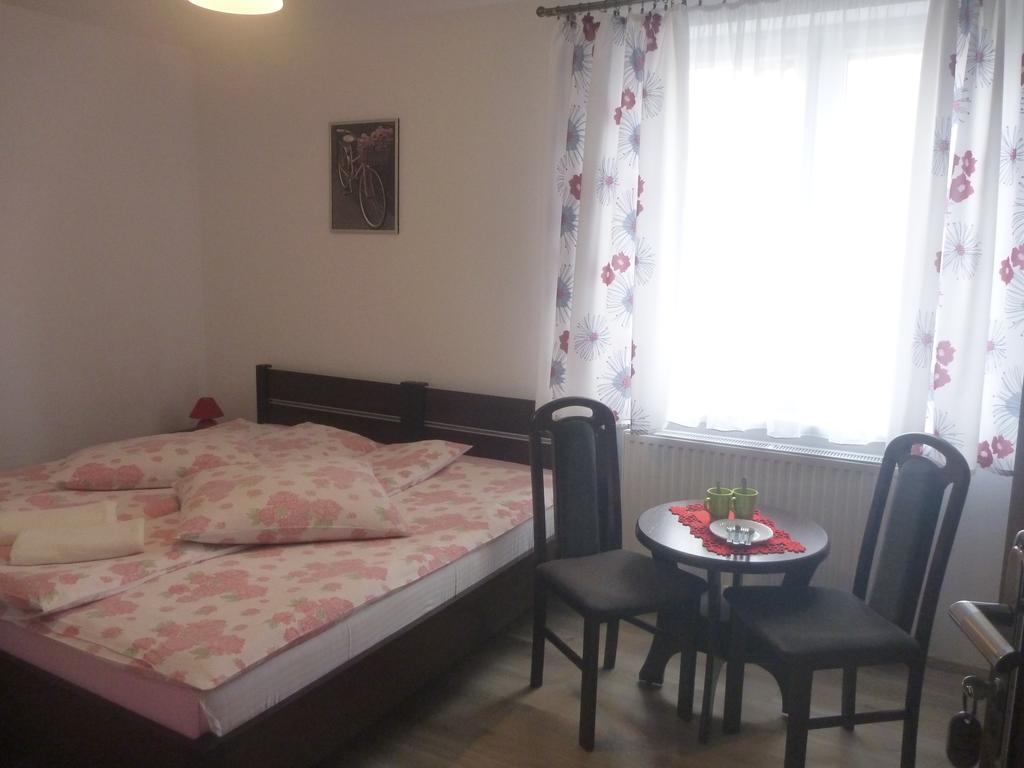 Osrodek Wypoczynkowy Nad Stawem - Holiday Resort By The Lake - Erholungsheim Am See - Prazdninovy Dum U Jezera Кудова-Здрой Екстериор снимка