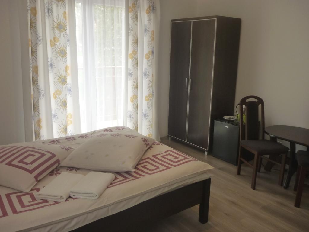 Osrodek Wypoczynkowy Nad Stawem - Holiday Resort By The Lake - Erholungsheim Am See - Prazdninovy Dum U Jezera Кудова-Здрой Екстериор снимка