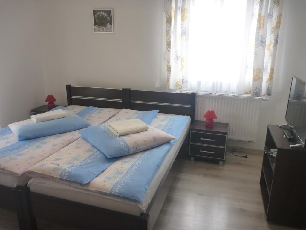 Osrodek Wypoczynkowy Nad Stawem - Holiday Resort By The Lake - Erholungsheim Am See - Prazdninovy Dum U Jezera Кудова-Здрой Екстериор снимка