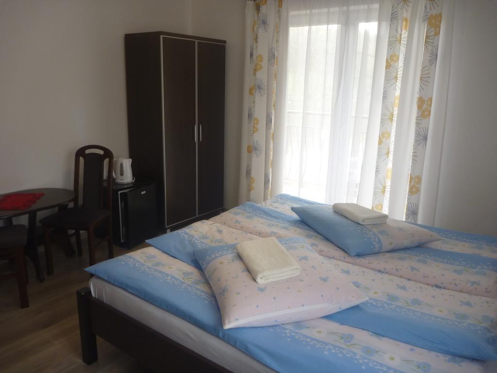 Osrodek Wypoczynkowy Nad Stawem - Holiday Resort By The Lake - Erholungsheim Am See - Prazdninovy Dum U Jezera Кудова-Здрой Екстериор снимка