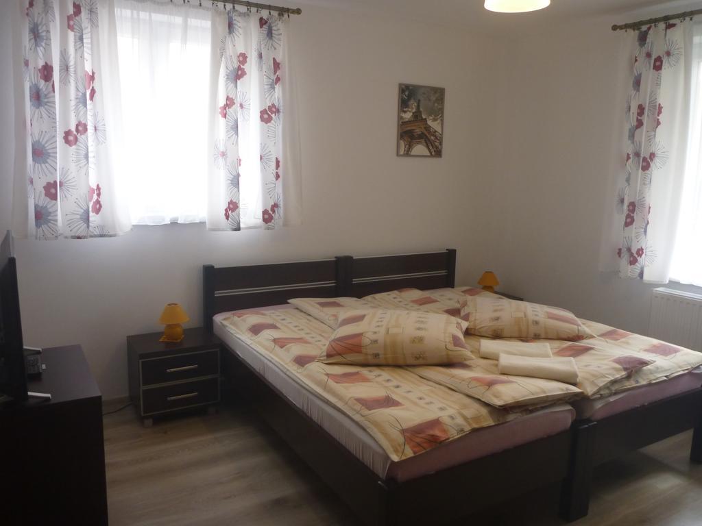 Osrodek Wypoczynkowy Nad Stawem - Holiday Resort By The Lake - Erholungsheim Am See - Prazdninovy Dum U Jezera Кудова-Здрой Екстериор снимка