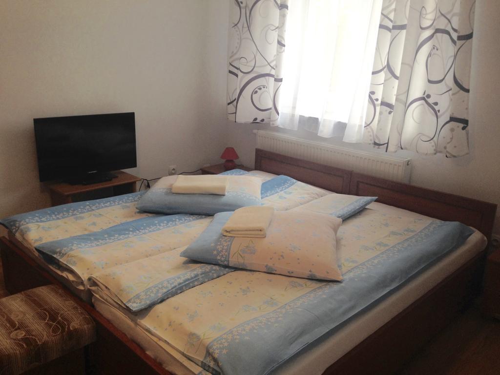 Osrodek Wypoczynkowy Nad Stawem - Holiday Resort By The Lake - Erholungsheim Am See - Prazdninovy Dum U Jezera Кудова-Здрой Екстериор снимка
