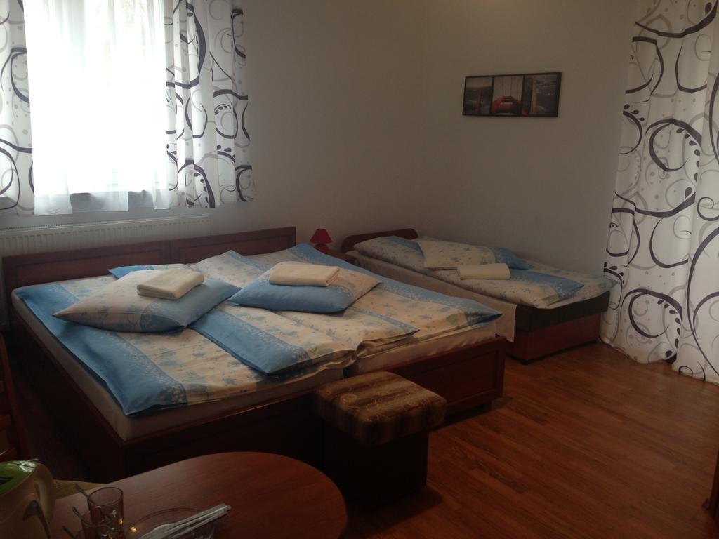 Osrodek Wypoczynkowy Nad Stawem - Holiday Resort By The Lake - Erholungsheim Am See - Prazdninovy Dum U Jezera Кудова-Здрой Екстериор снимка