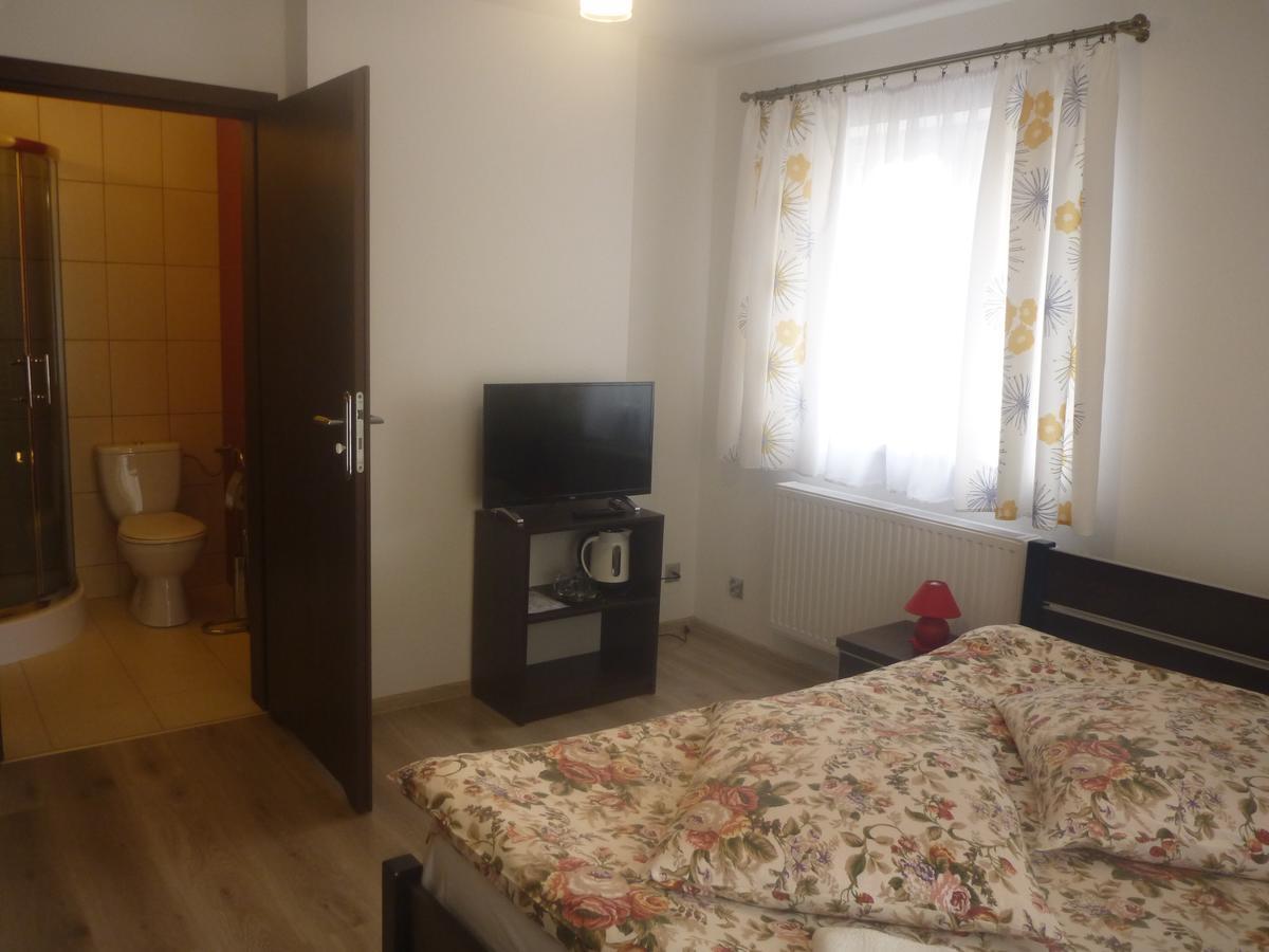 Osrodek Wypoczynkowy Nad Stawem - Holiday Resort By The Lake - Erholungsheim Am See - Prazdninovy Dum U Jezera Кудова-Здрой Стая снимка