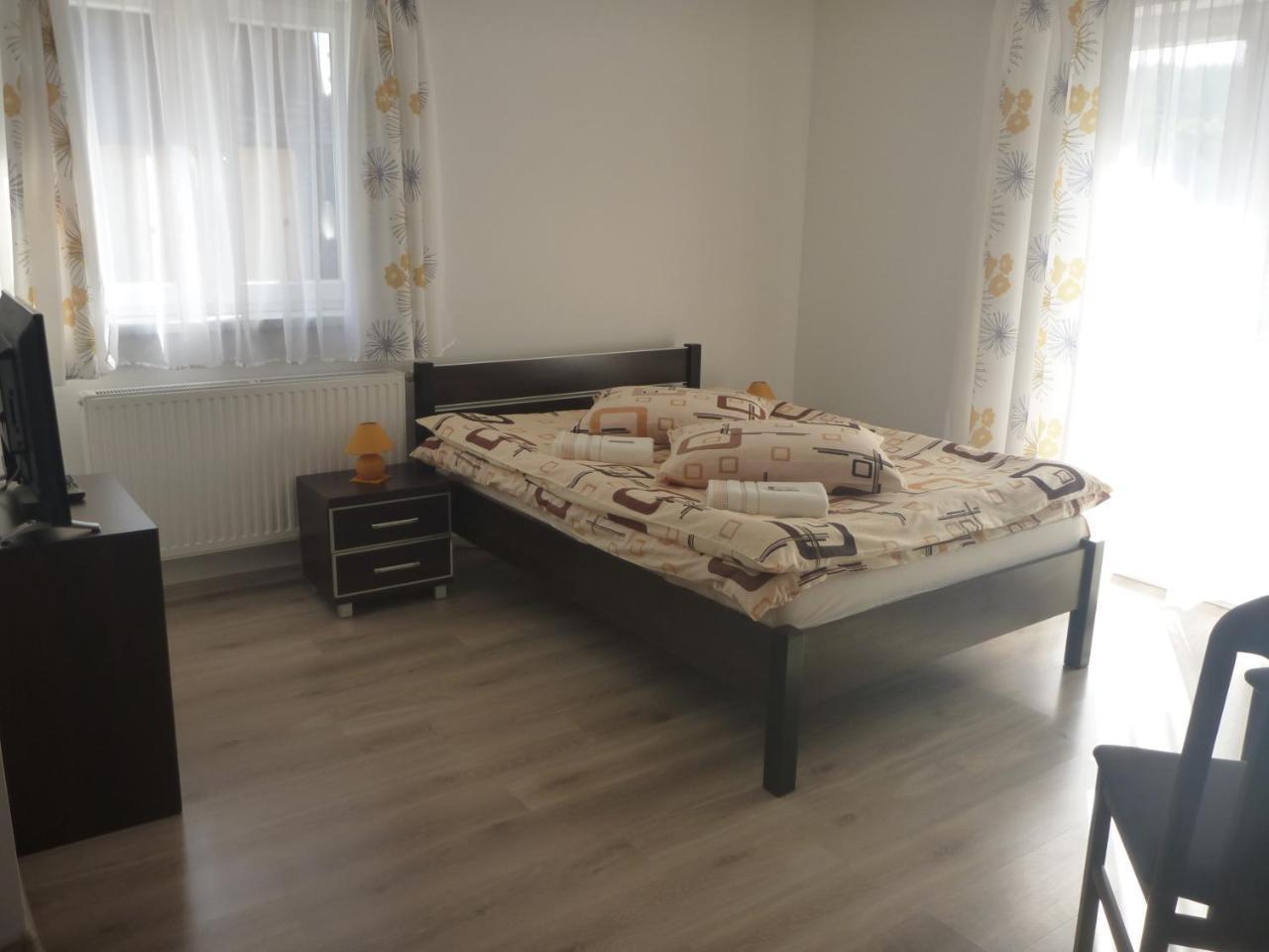 Osrodek Wypoczynkowy Nad Stawem - Holiday Resort By The Lake - Erholungsheim Am See - Prazdninovy Dum U Jezera Кудова-Здрой Стая снимка