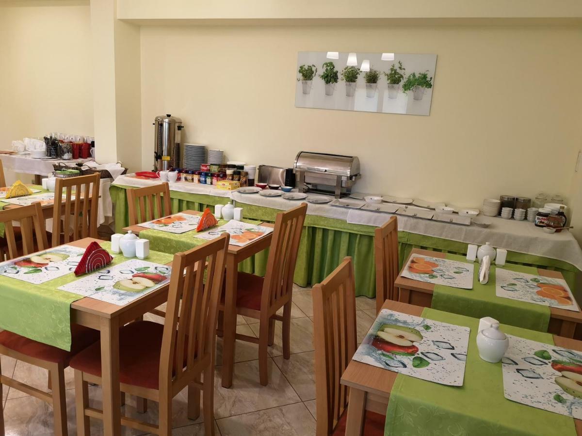 Osrodek Wypoczynkowy Nad Stawem - Holiday Resort By The Lake - Erholungsheim Am See - Prazdninovy Dum U Jezera Кудова-Здрой Екстериор снимка