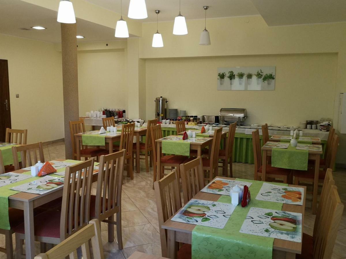 Osrodek Wypoczynkowy Nad Stawem - Holiday Resort By The Lake - Erholungsheim Am See - Prazdninovy Dum U Jezera Кудова-Здрой Екстериор снимка